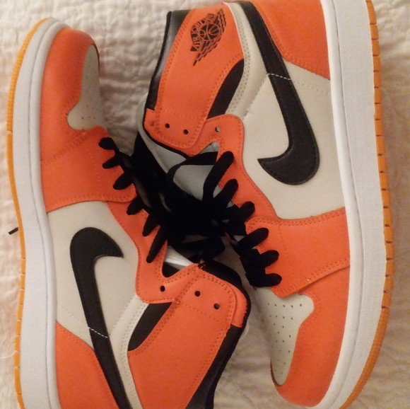 nike shoes - Picture 2 of 3